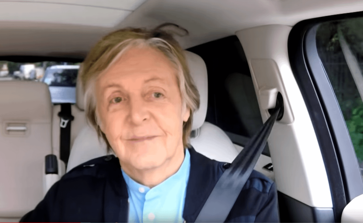 Paul McCartney canta hits e música recém-lançada em ‘karaokê’ dentro de carro em programa de TV