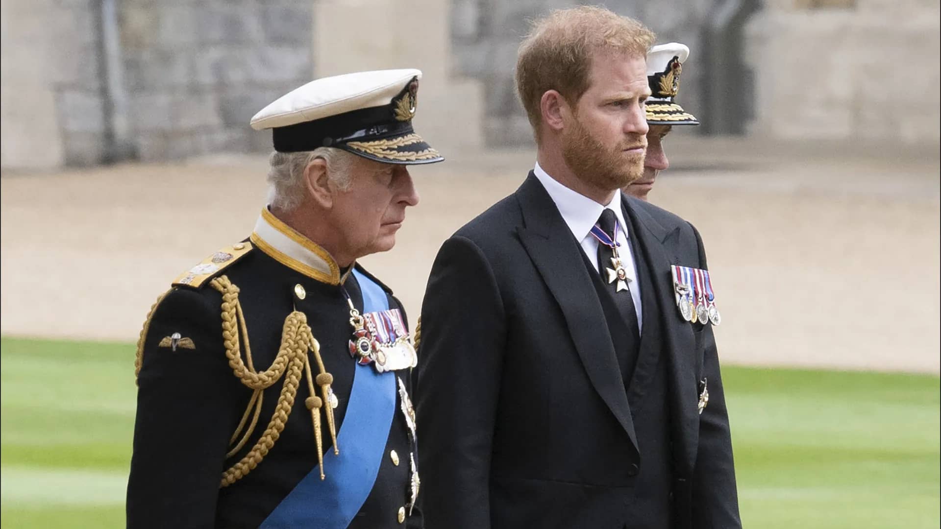 Charles está ‘irritado’ e ‘frustrado’ com declarações do príncipe Harry